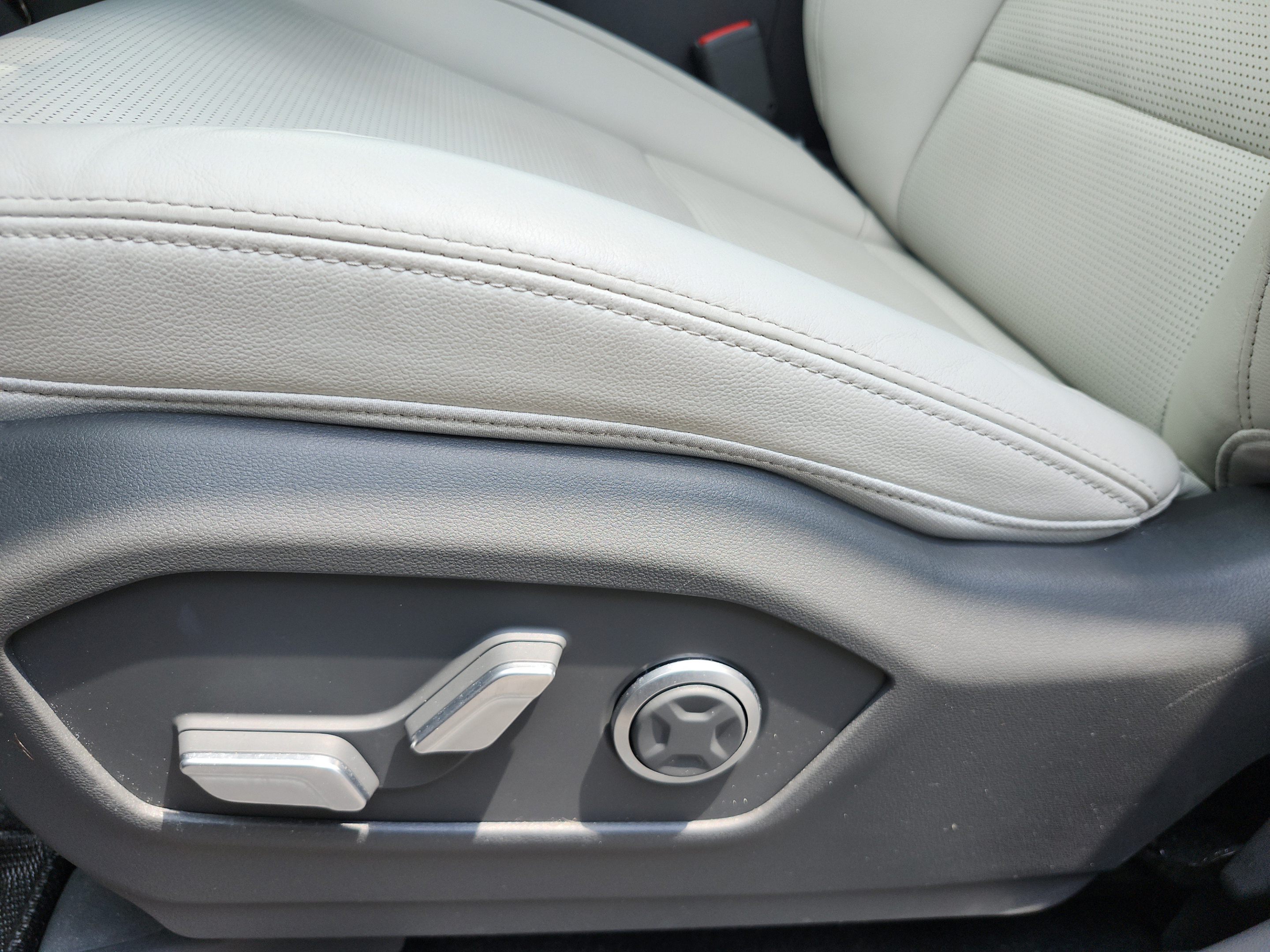 Certified 2025 Hyundai Santa Fe Limited FWD image 15
