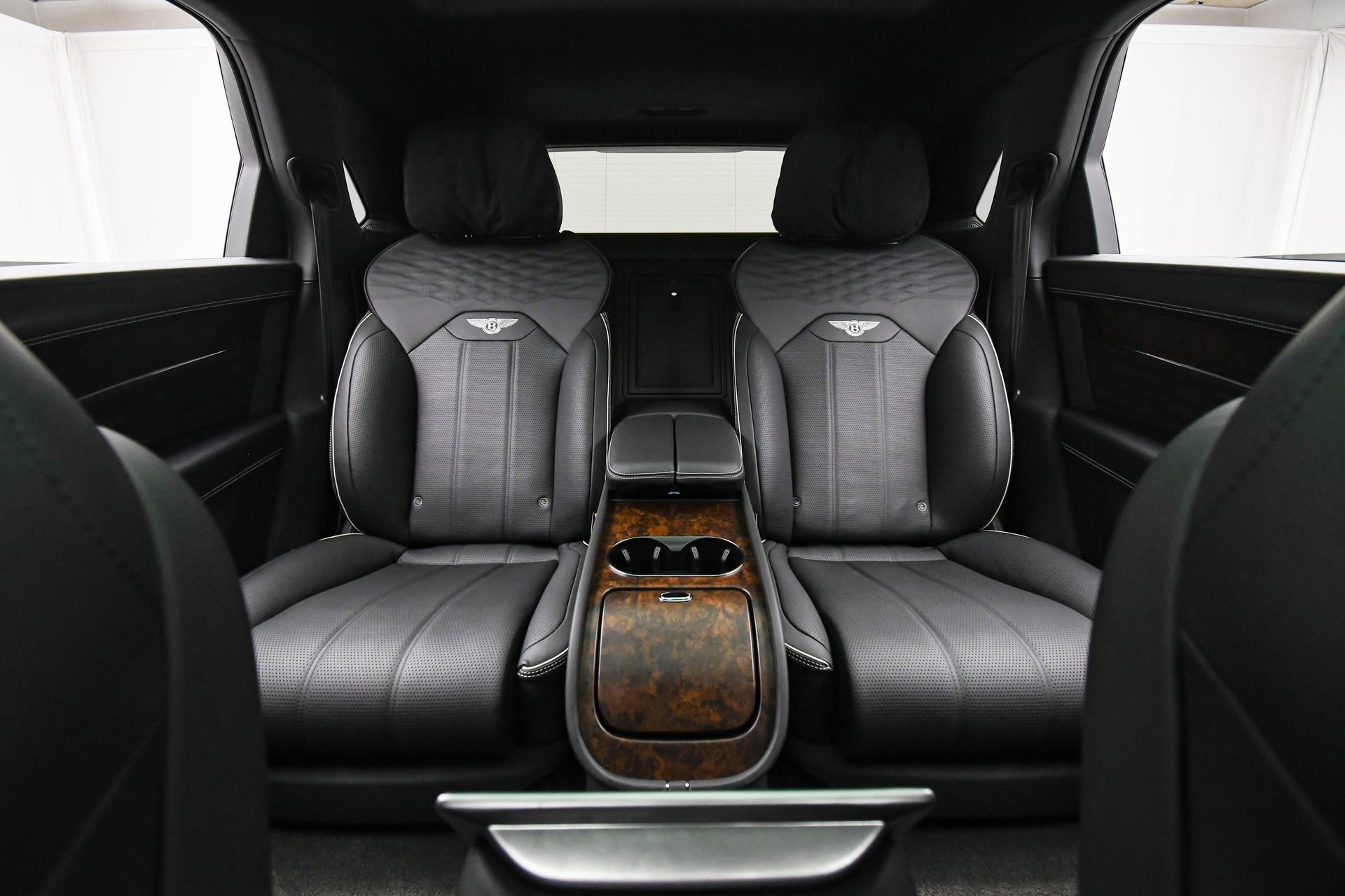 Used 2023 Bentley Bentayga Extended Wheelbase image 19