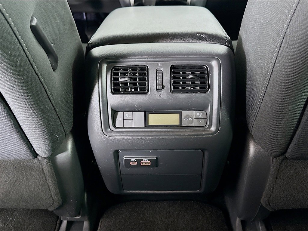 Used 2020 Nissan Pathfinder S image 24