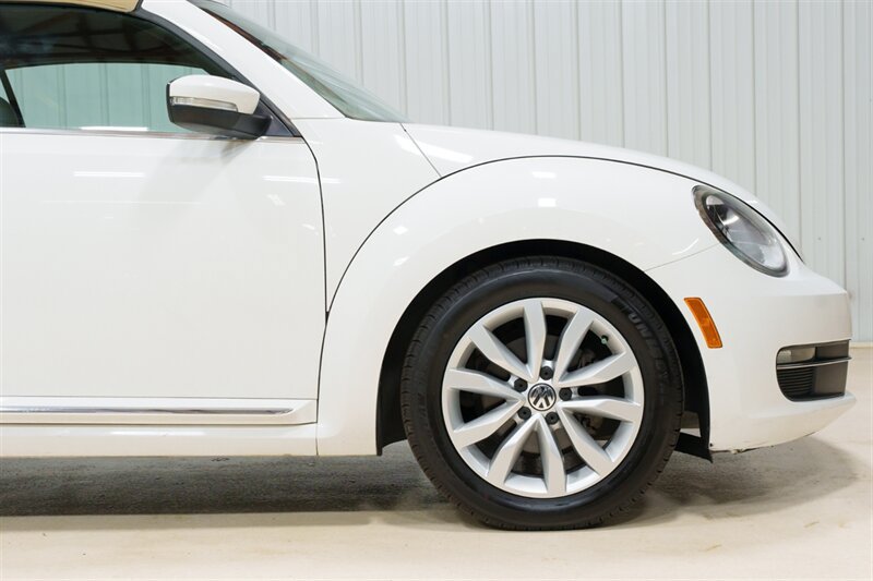 Used 2013 Volkswagen Beetle TDI FWD image 17
