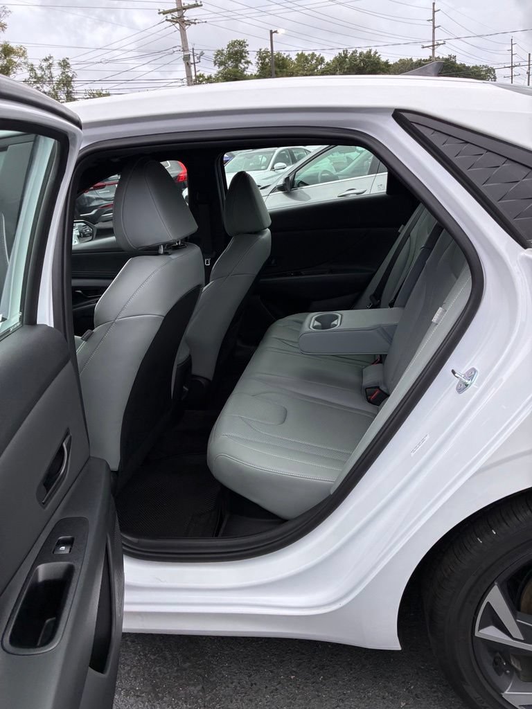 Used 2025 Hyundai Elantra Limited FWD image 22