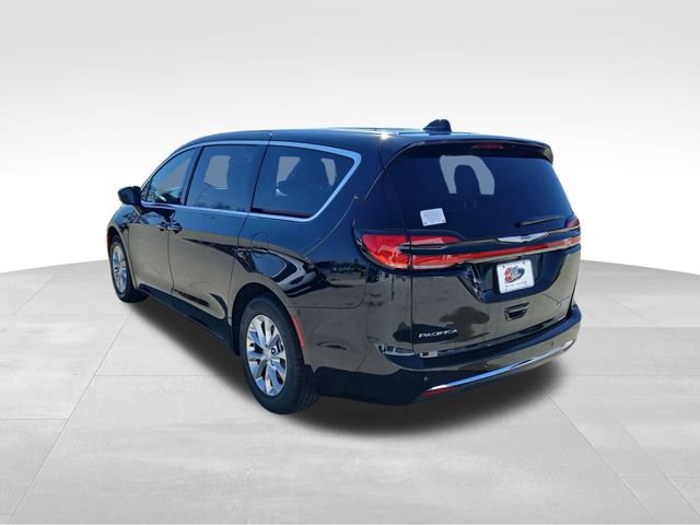 New 2026 Chrysler Pacifica Limited w/ Uconnect Theater Family Group FWD image 3