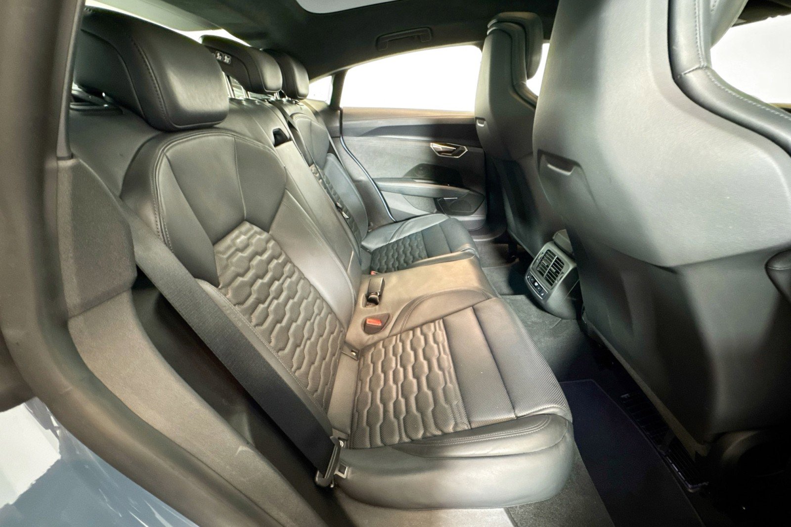 Used 2024 Audi RS e-tron GT image 24