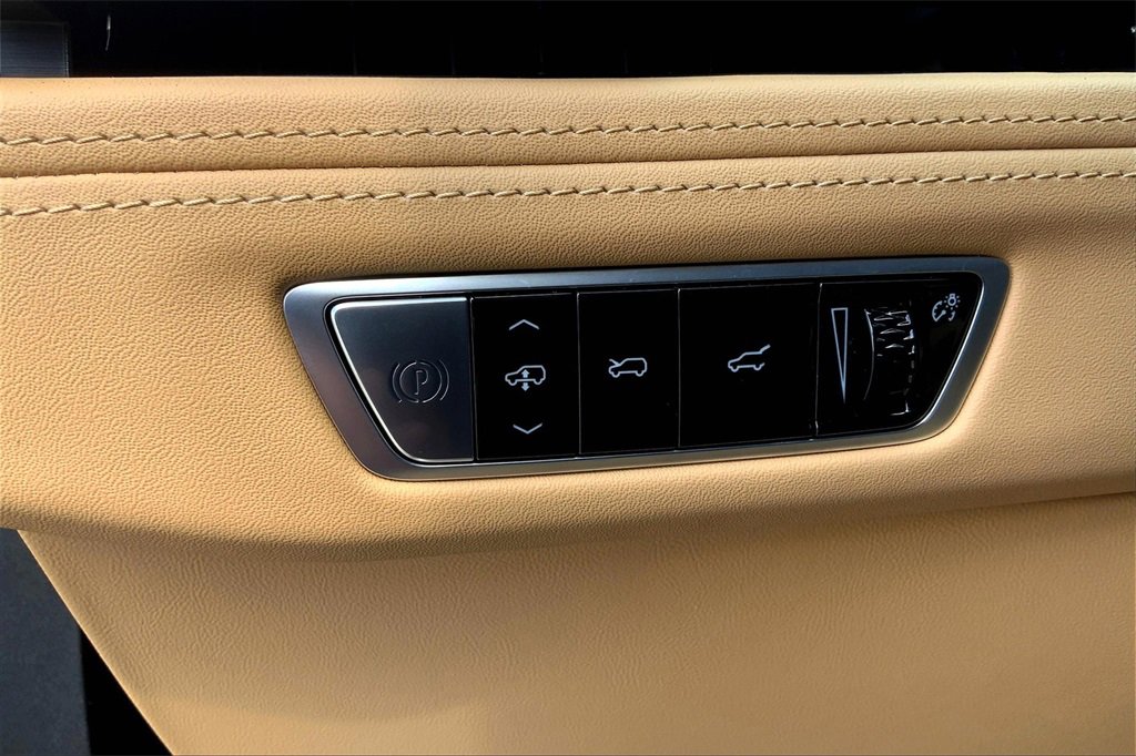 New 2025 Cadillac Escalade IQ Sport 2 w/ LPO, ONYX Package image 19