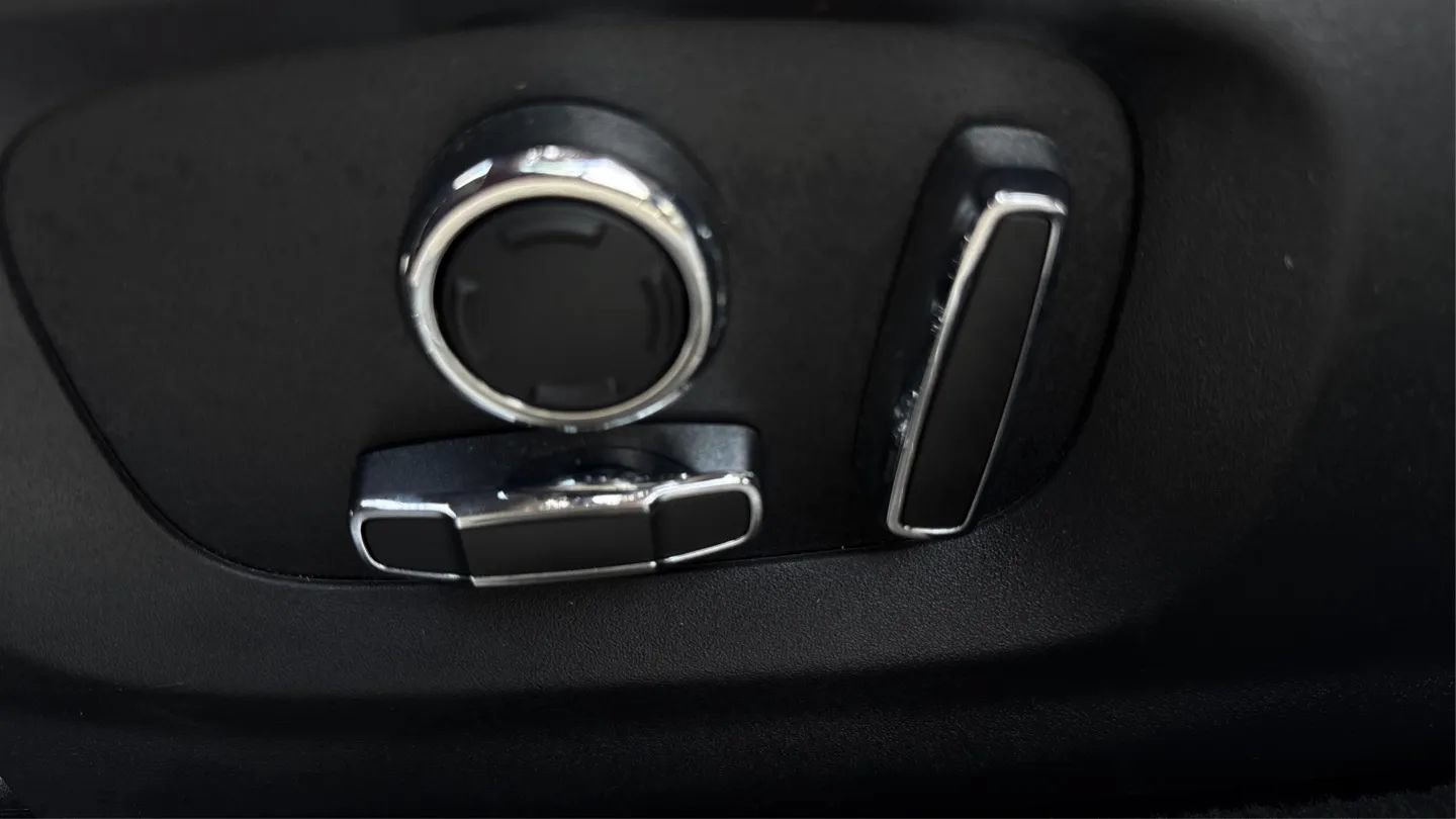 Used 2016 Jaguar XJ R-Sport RWD image 52