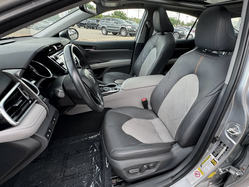 Used 2018 Toyota Camry XLE FWD image 17