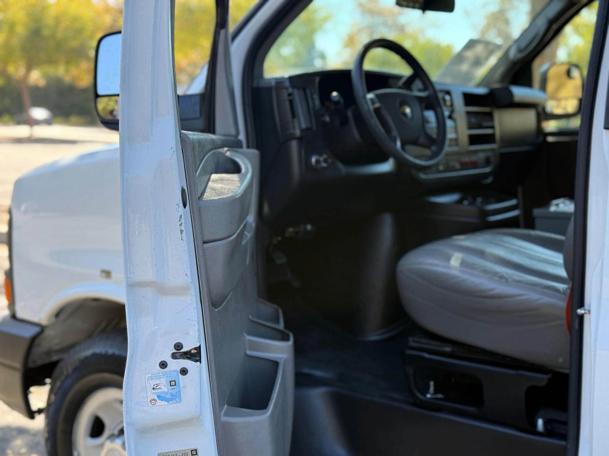 Used 2015 Chevrolet Express 2500 image 29