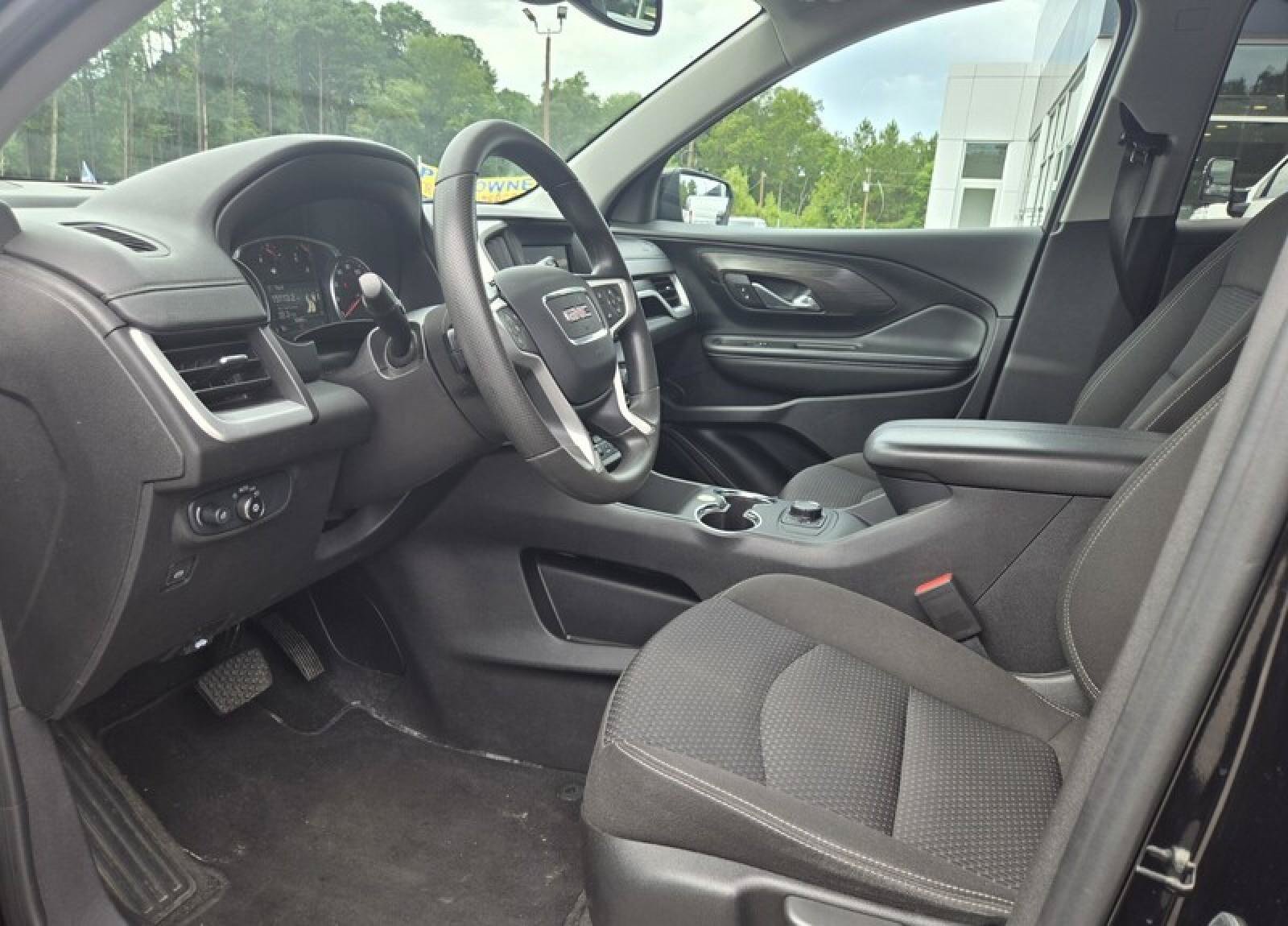 Used 2024 GMC Terrain SLE AWD/4WD image 13