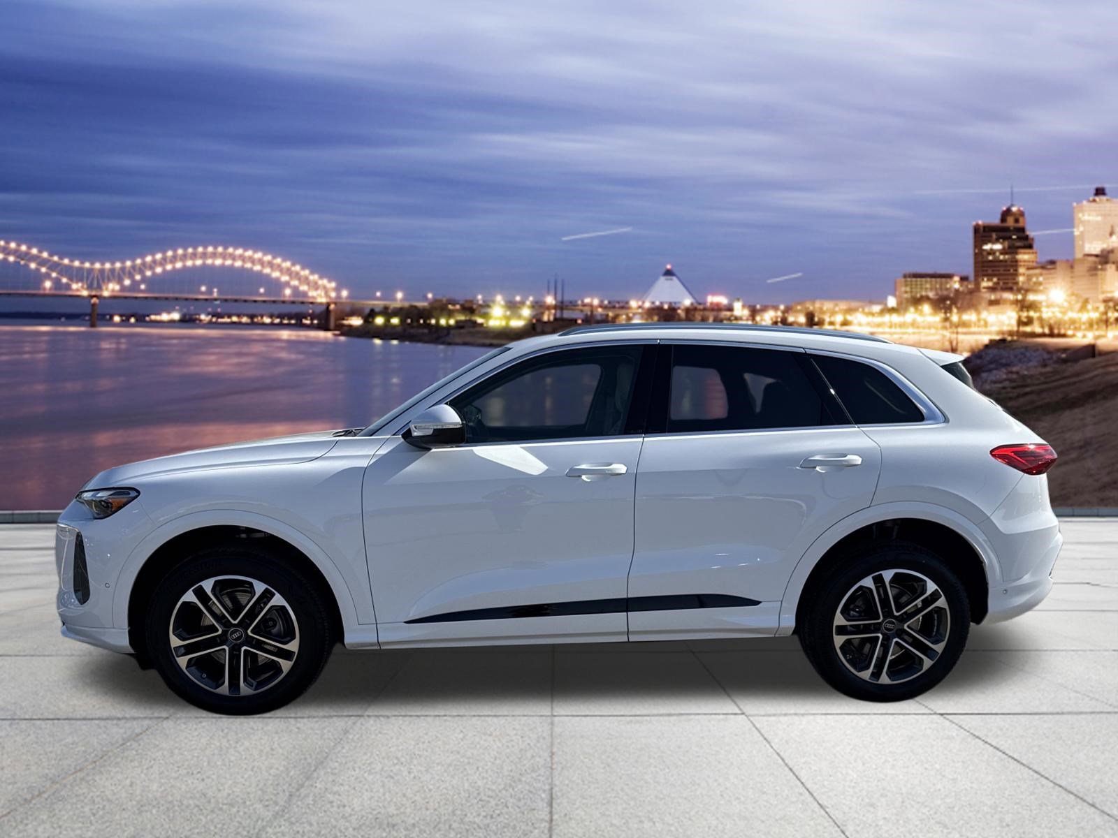 Used 2025 Audi Q5 Premium w/ Convenience Package image 2