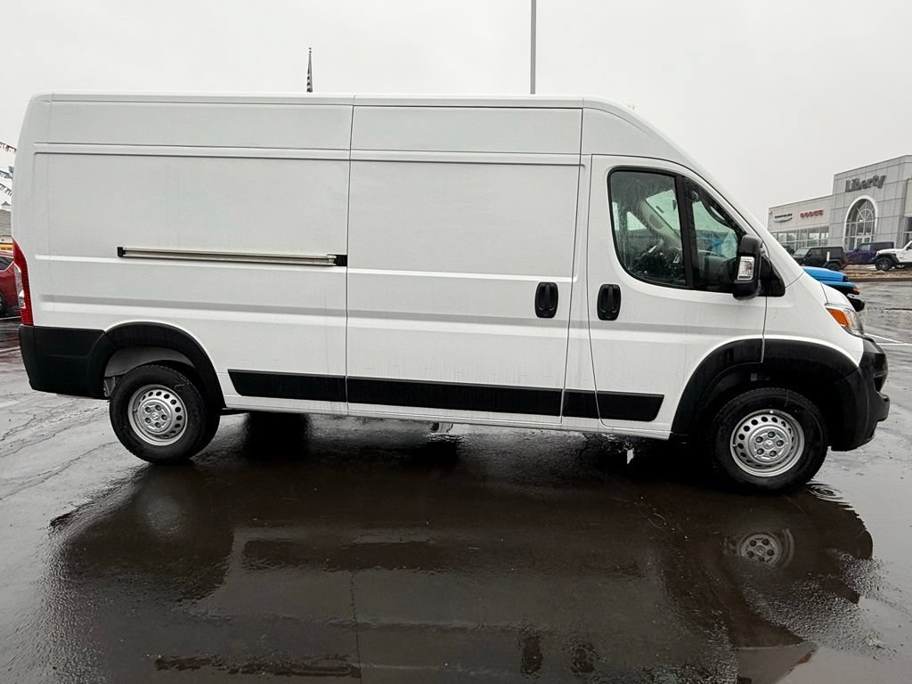 Used 2024 RAM ProMaster 2500 FWD image 2