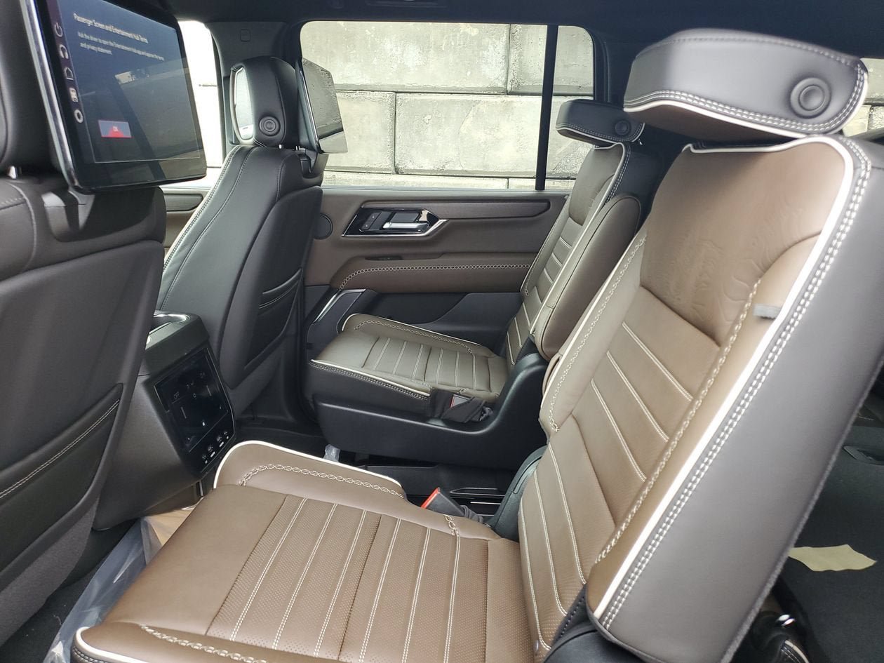 New 2026 GMC Yukon XL Denali Ultimate AWD/4WD image 11