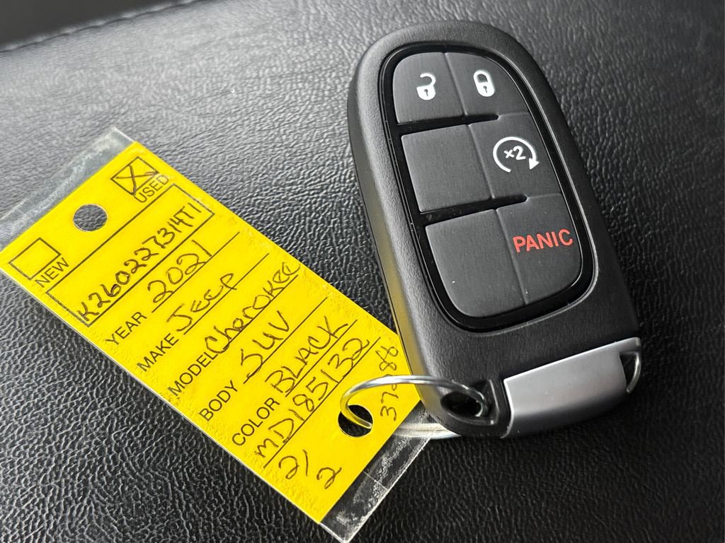 Used 2021 Jeep Cherokee Latitude Plus image 30