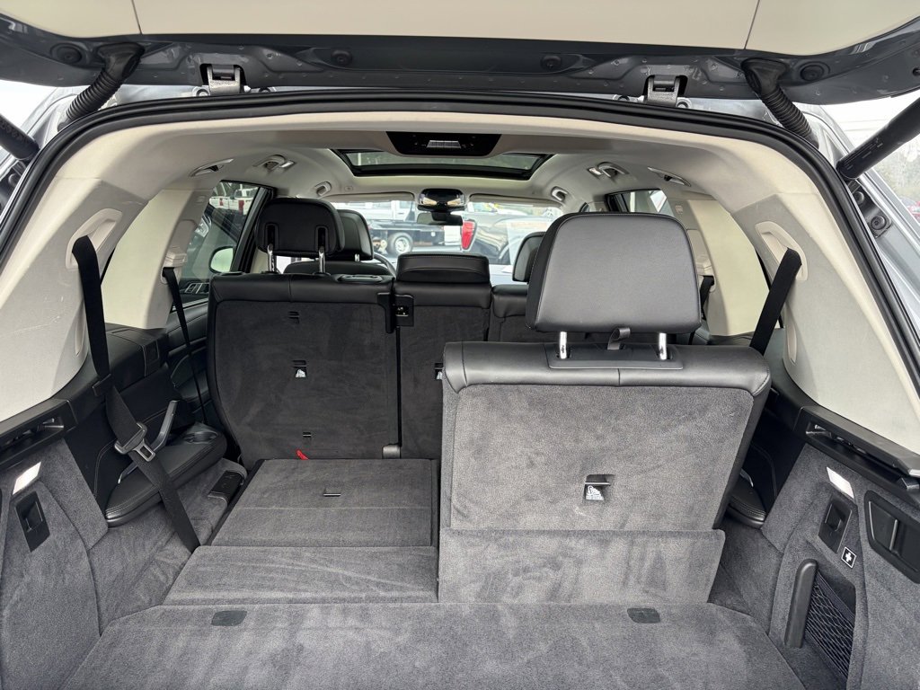 Used 2024 BMW X7 xDrive40i w/ Premium Package image 9