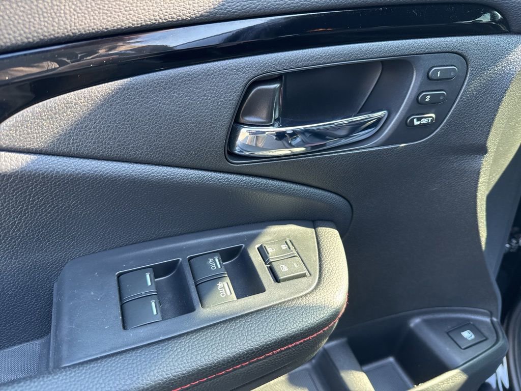 Used 2025 Honda Ridgeline Black Edition image 17