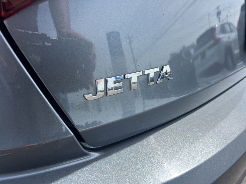 Used 2021 Volkswagen Jetta R-Line w/ R-Line Cold Weather Package FWD image 31