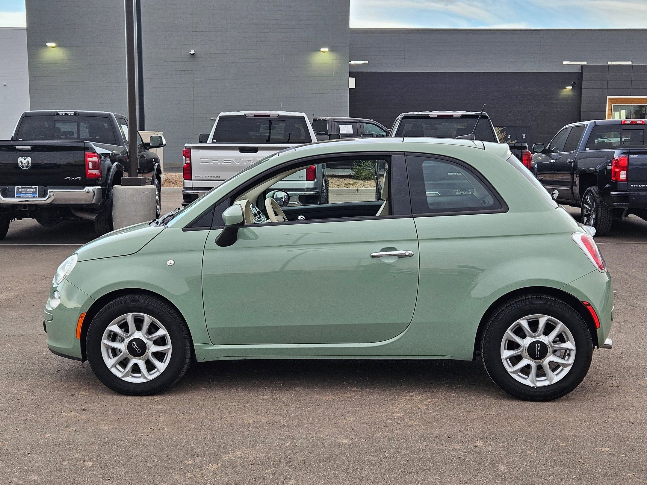 Used 2017 FIAT 500 Pop image 2