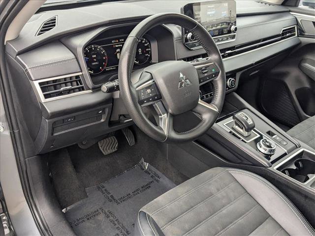 Used 2024 Mitsubishi Outlander SE image 10