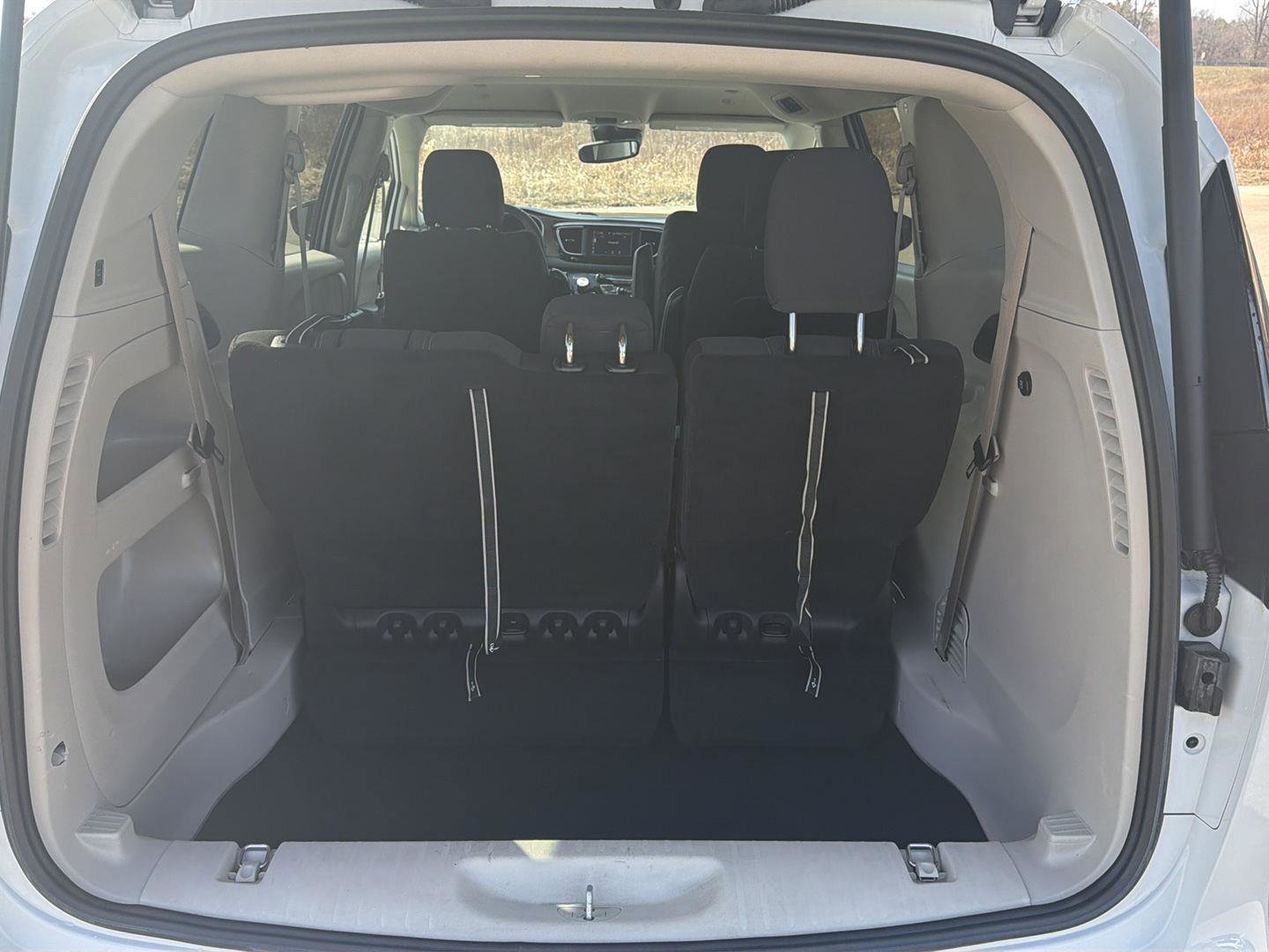 Used 2023 Chrysler Voyager LX image 11