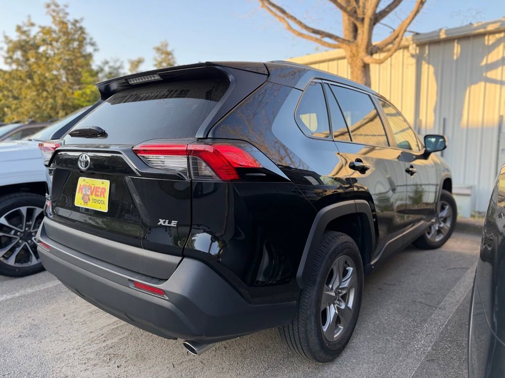 Used 2025 Toyota RAV4 XLE FWD image 3