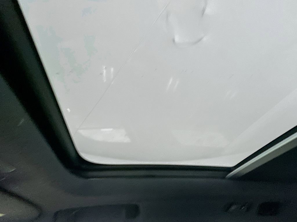 Used 2019 Volvo XC40 T5 Momentum image 23