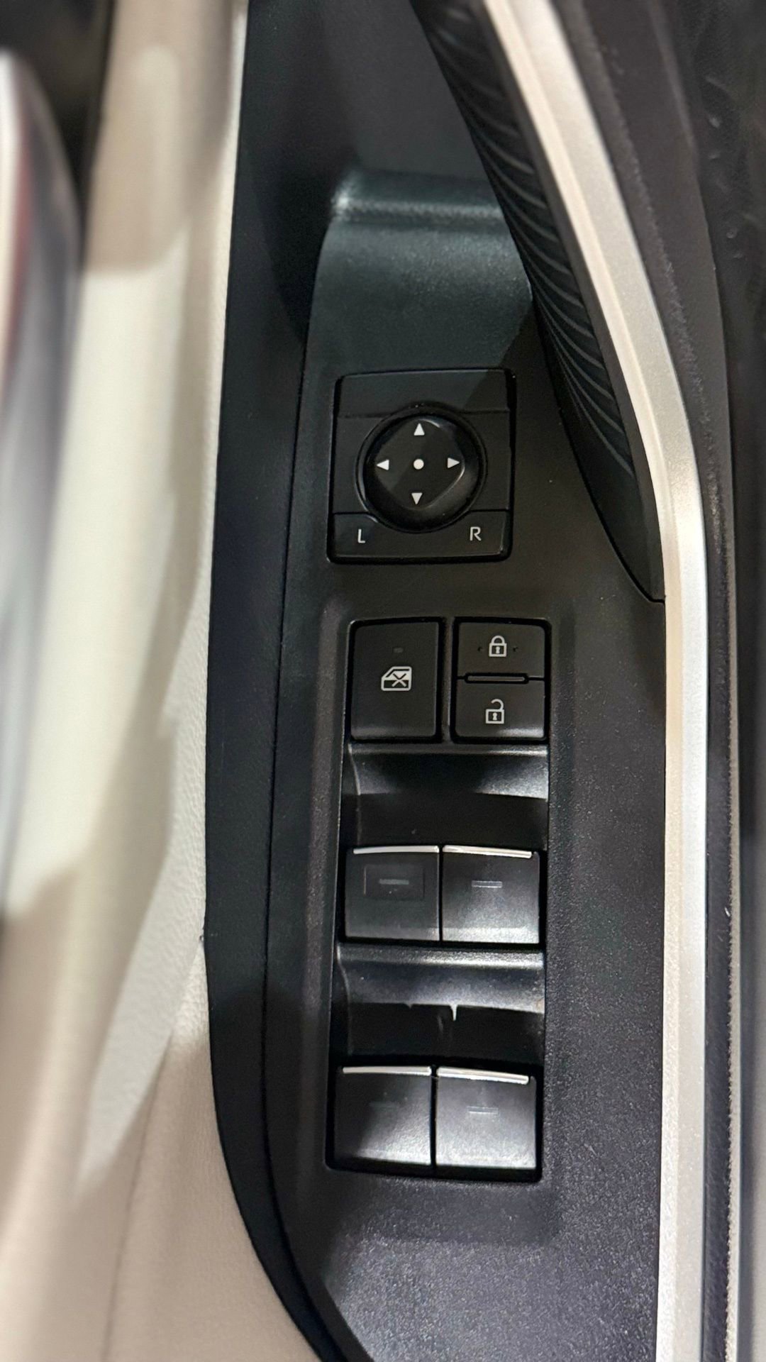 Used 2025 Toyota RAV4 XLE w/ Convenience Package image 37