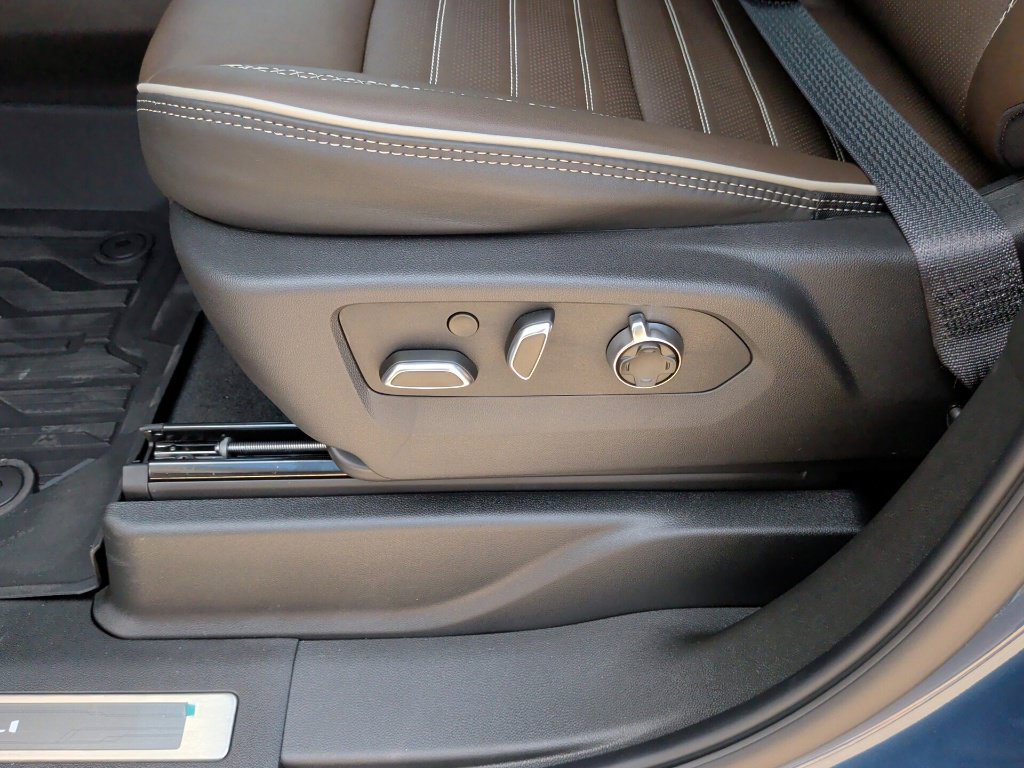 New 2026 GMC Yukon Denali Ultimate AWD/4WD image 14