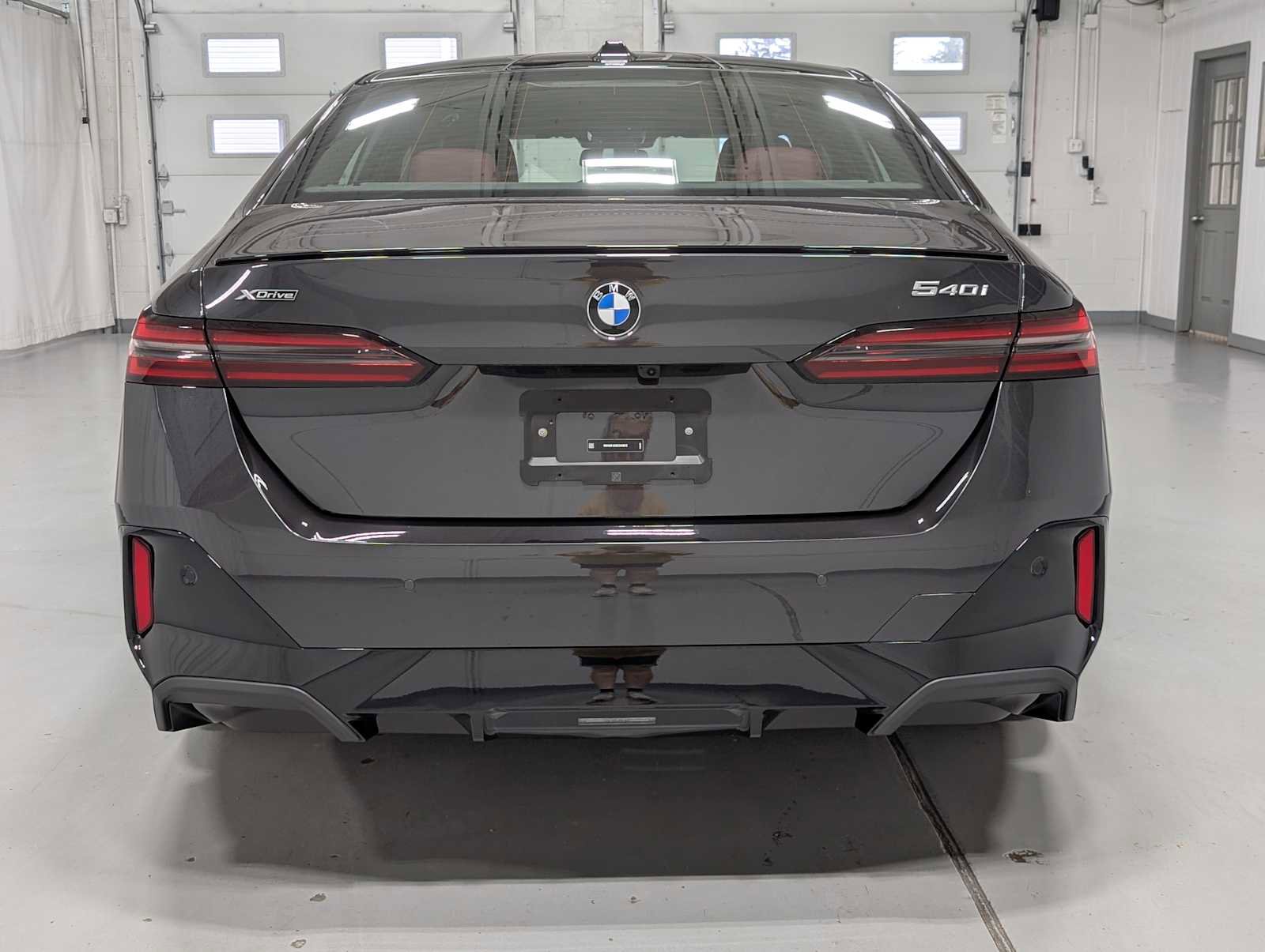 Used 2025 BMW 540i xDrive w/ Executive Package image 8