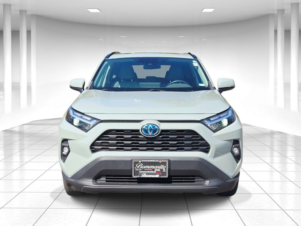 Used 2022 Toyota RAV4 XLE Premium AWD/4WD image 8