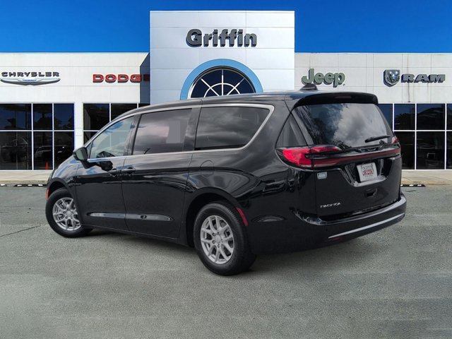 New 2027 Chrysler Pacifica Select FWD image 9