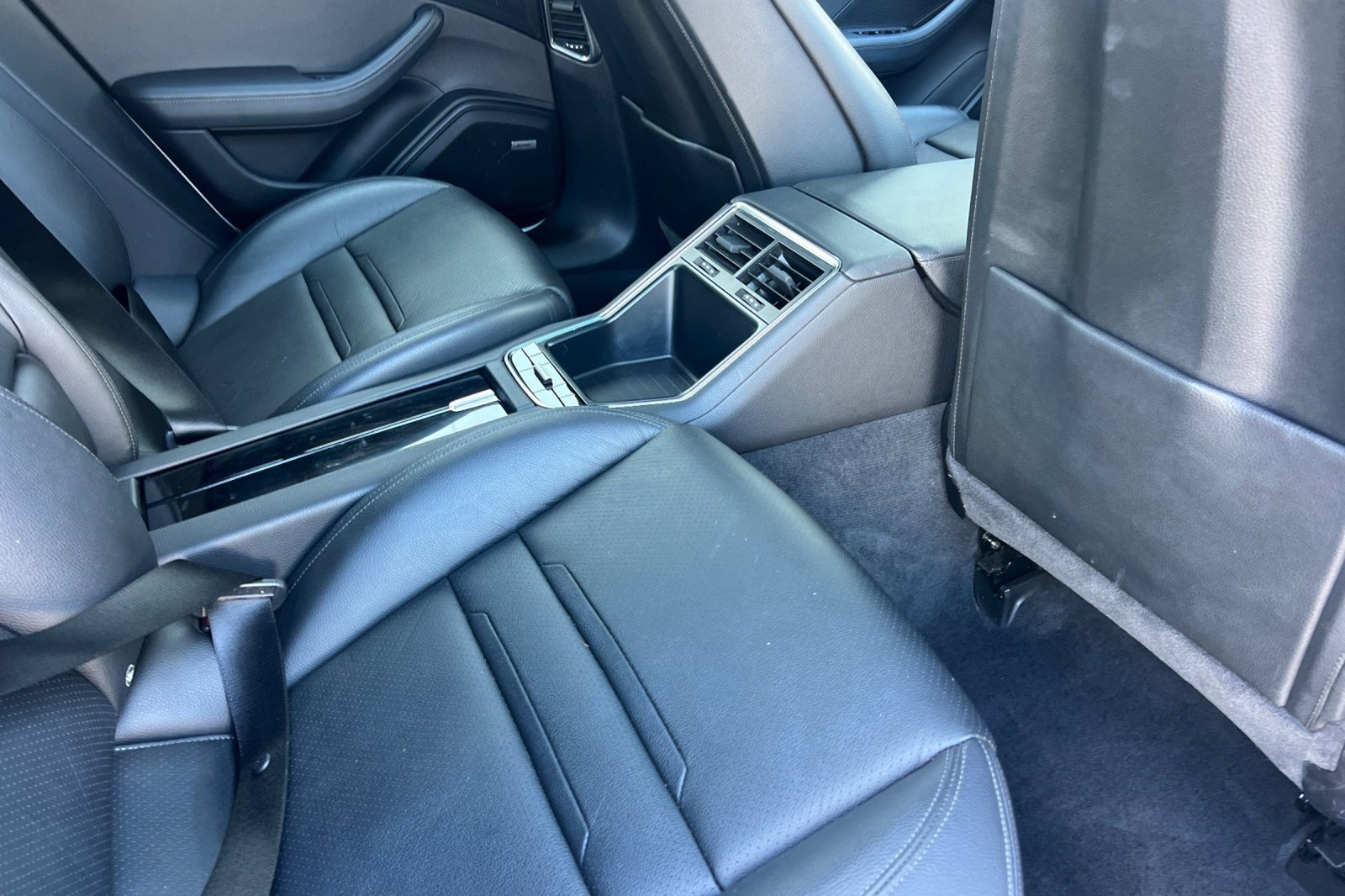 Used 2020 Porsche Panamera 4 AWD/4WD image 35