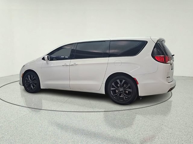 Used 2018 Chrysler Pacifica Touring Plus w/ S Appearance Package FWD image 4