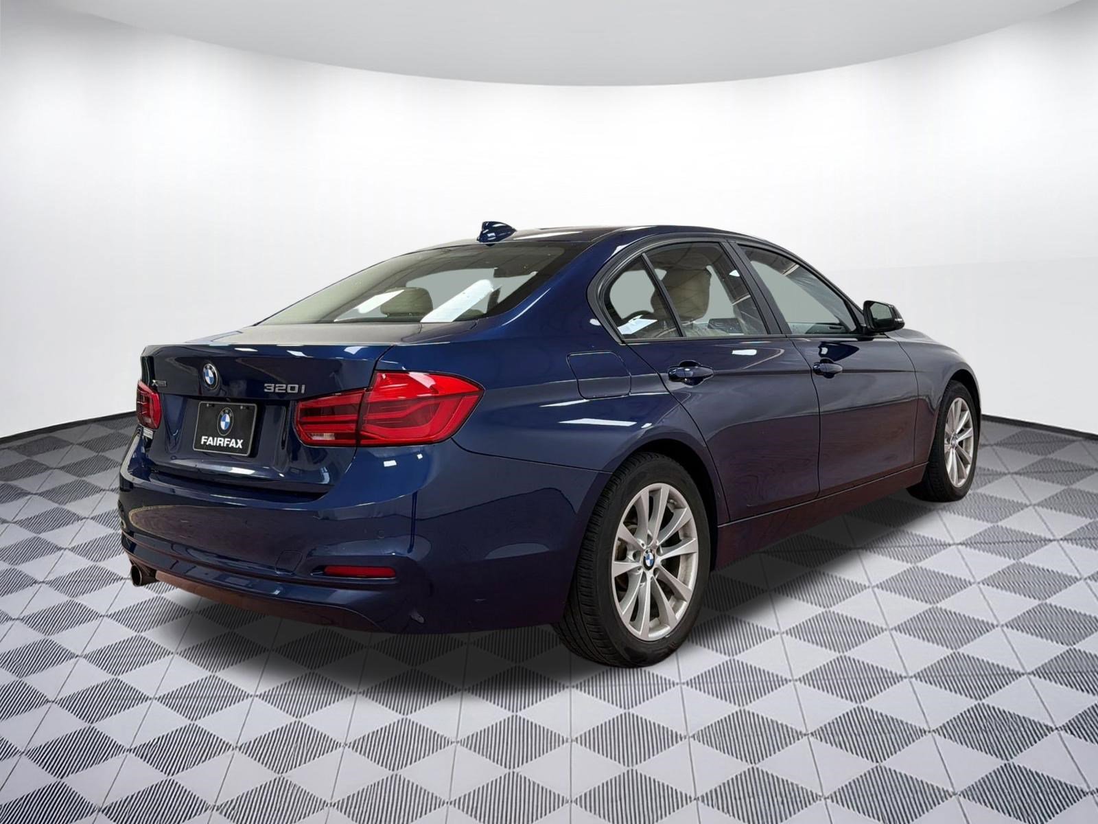 Used 2018 BMW 320i xDrive Sedan w/ Convenience Package AWD/4WD image 9