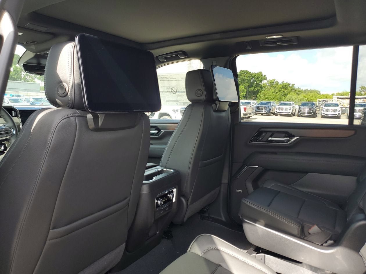 New 2026 GMC Yukon XL Denali w/ Denali Reserve Package AWD/4WD image 10