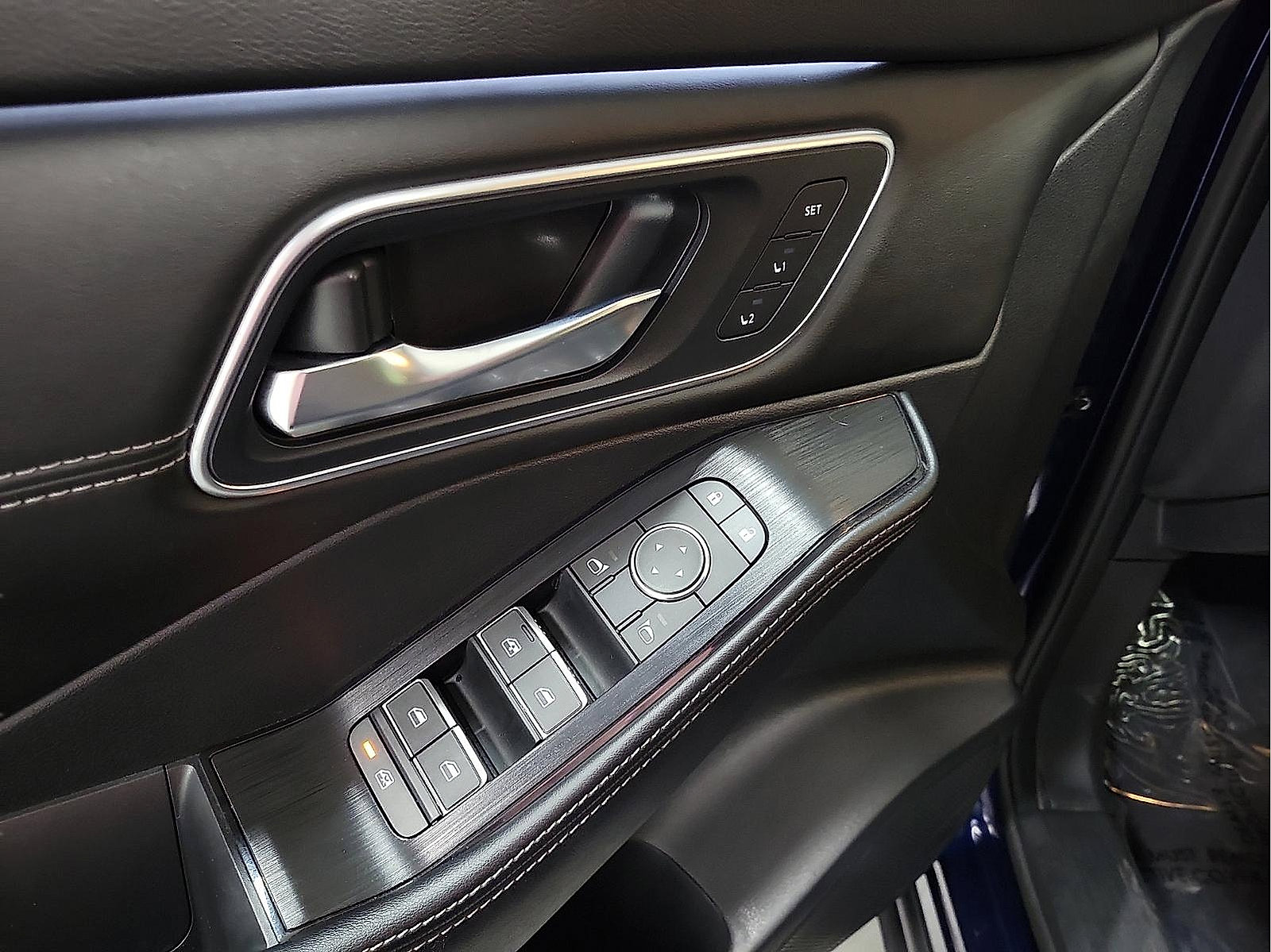 Used 2024 Nissan Rogue Platinum w/ Platinum Premium Package image 11