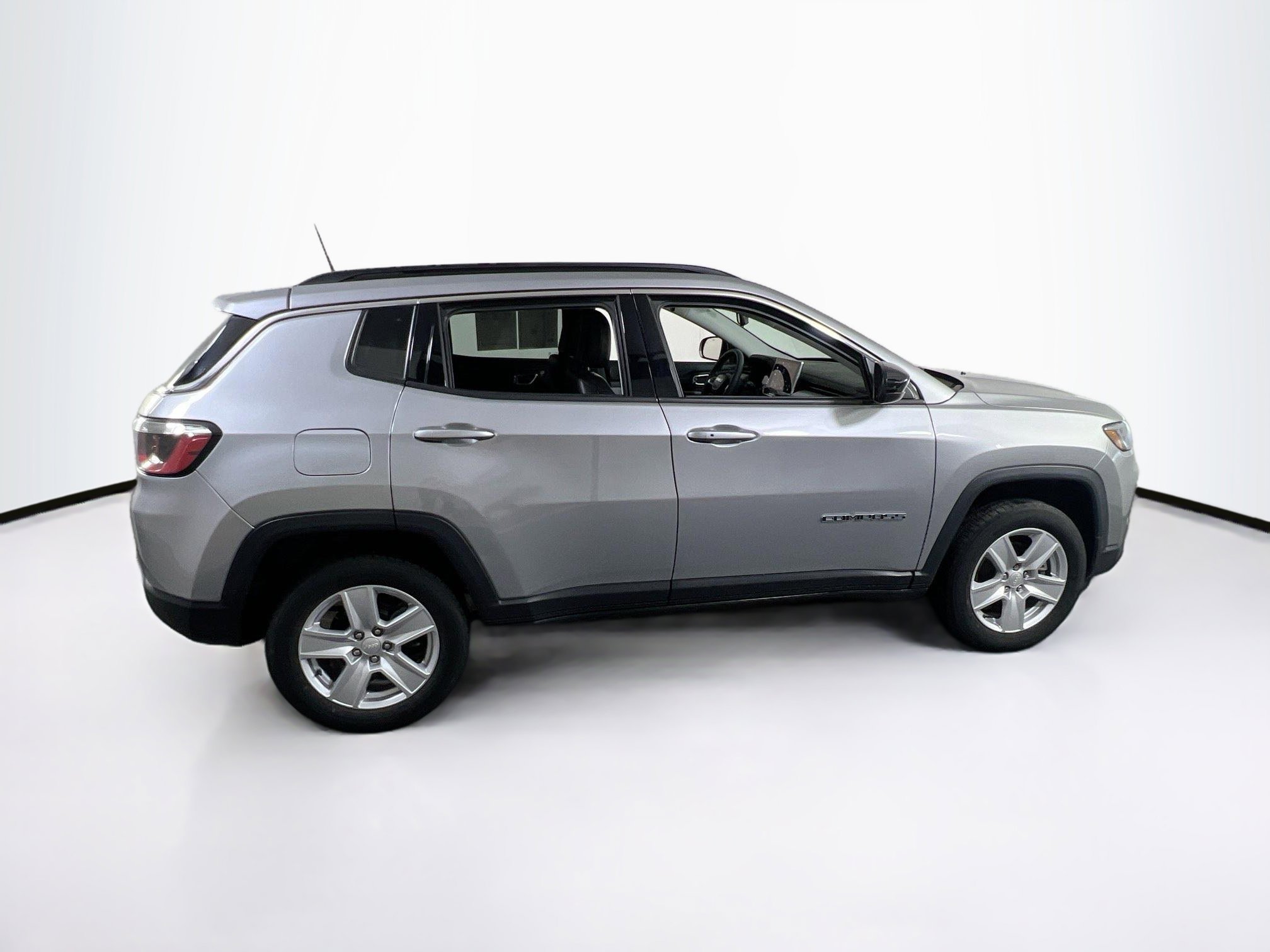 Used 2022 Jeep Compass Latitude image 4