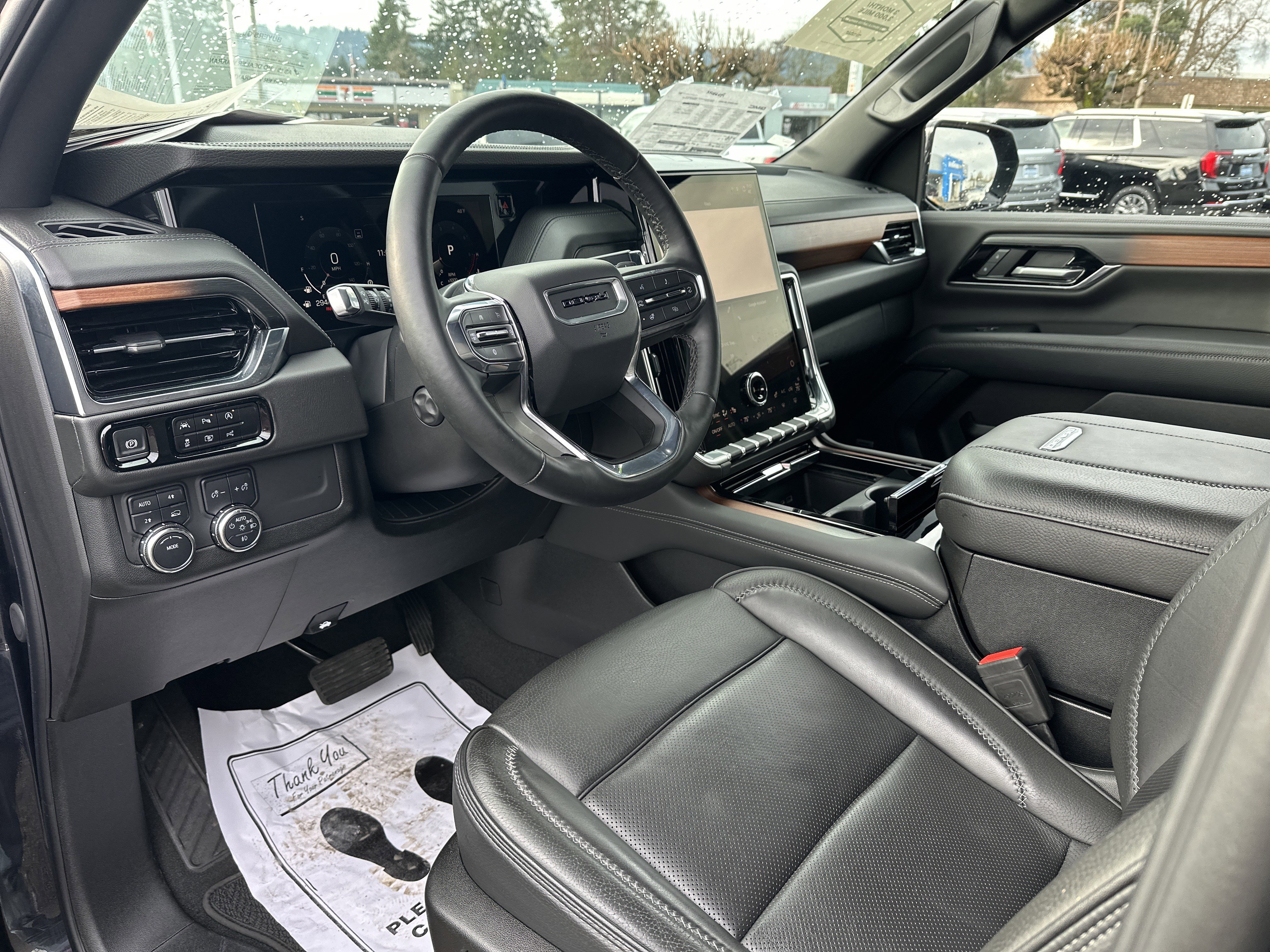 Used 2025 GMC Yukon XL Denali image 9