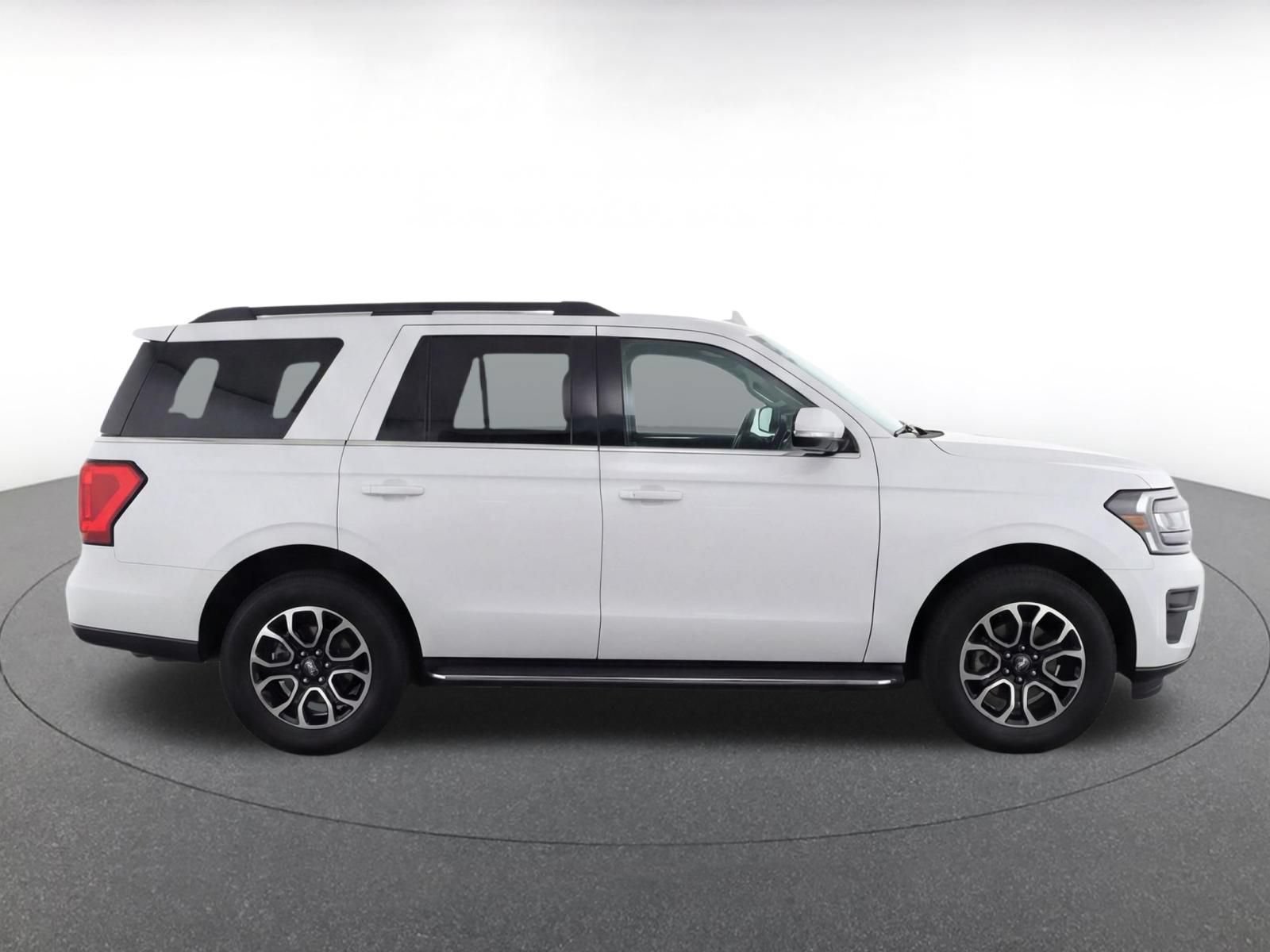 Used 2023 Ford Expedition XLT RWD image 9