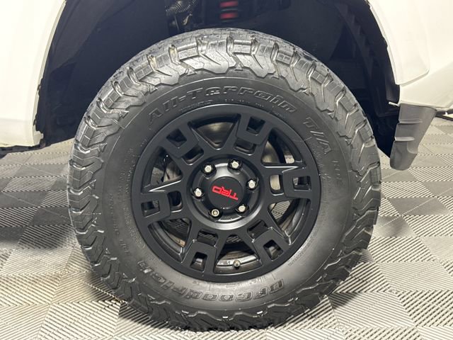 Used 2020 Toyota Tacoma SR5 AWD/4WD image 11