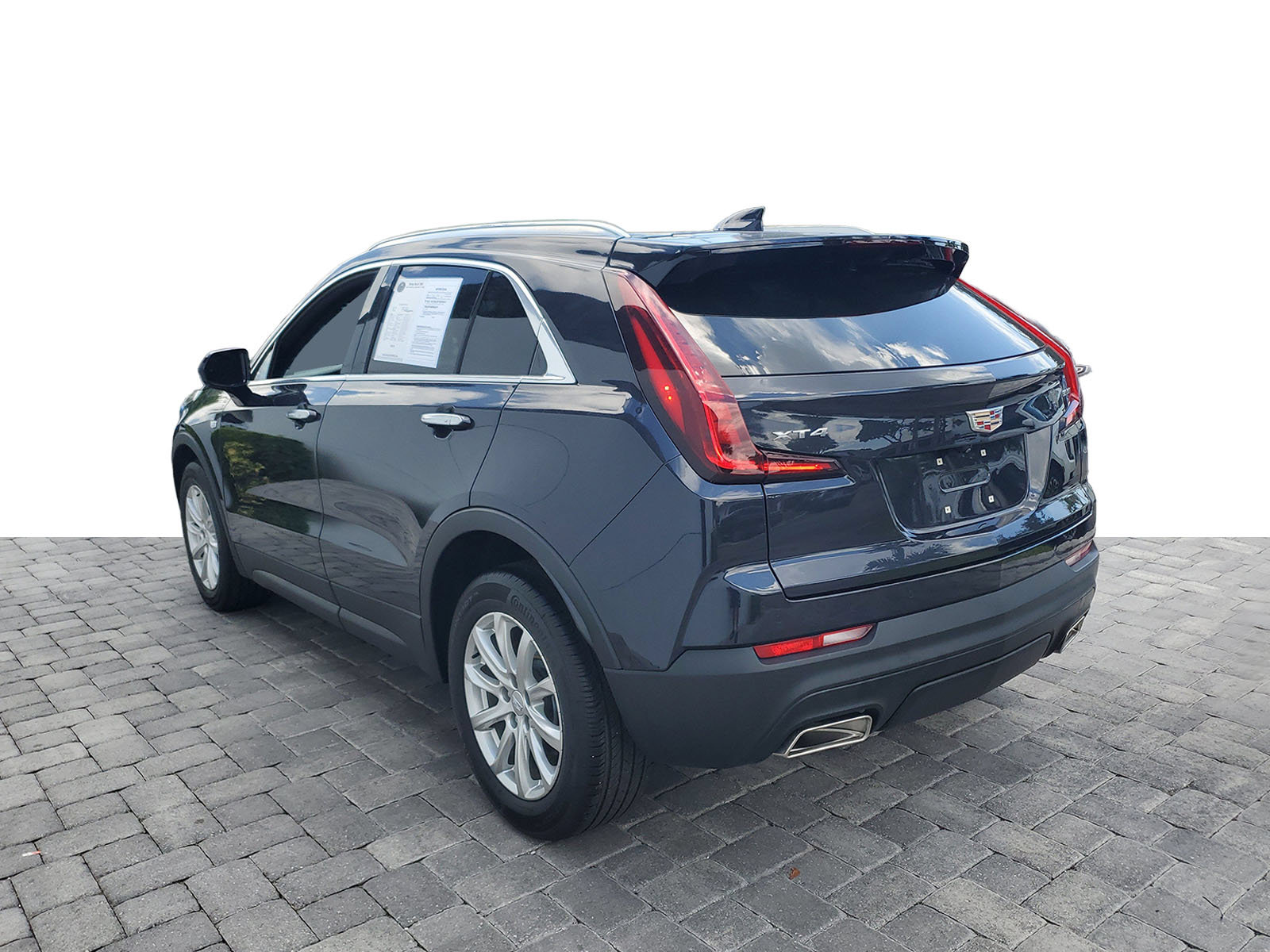 Certified 2023 Cadillac XT4 Luxury w/ Cold Weather Package FWD image 4