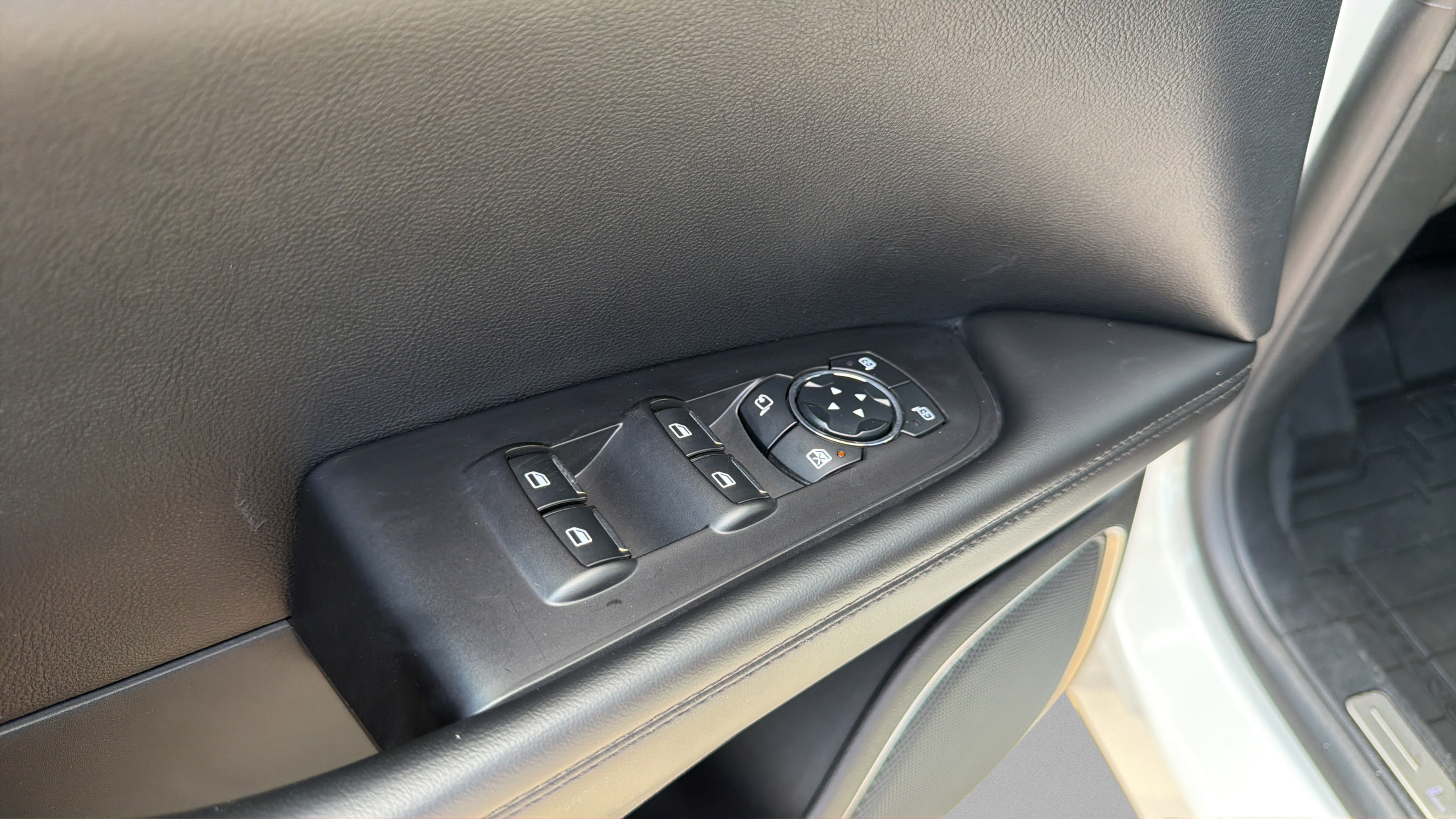 Used 2023 Lincoln Nautilus Reserve AWD/4WD image 14
