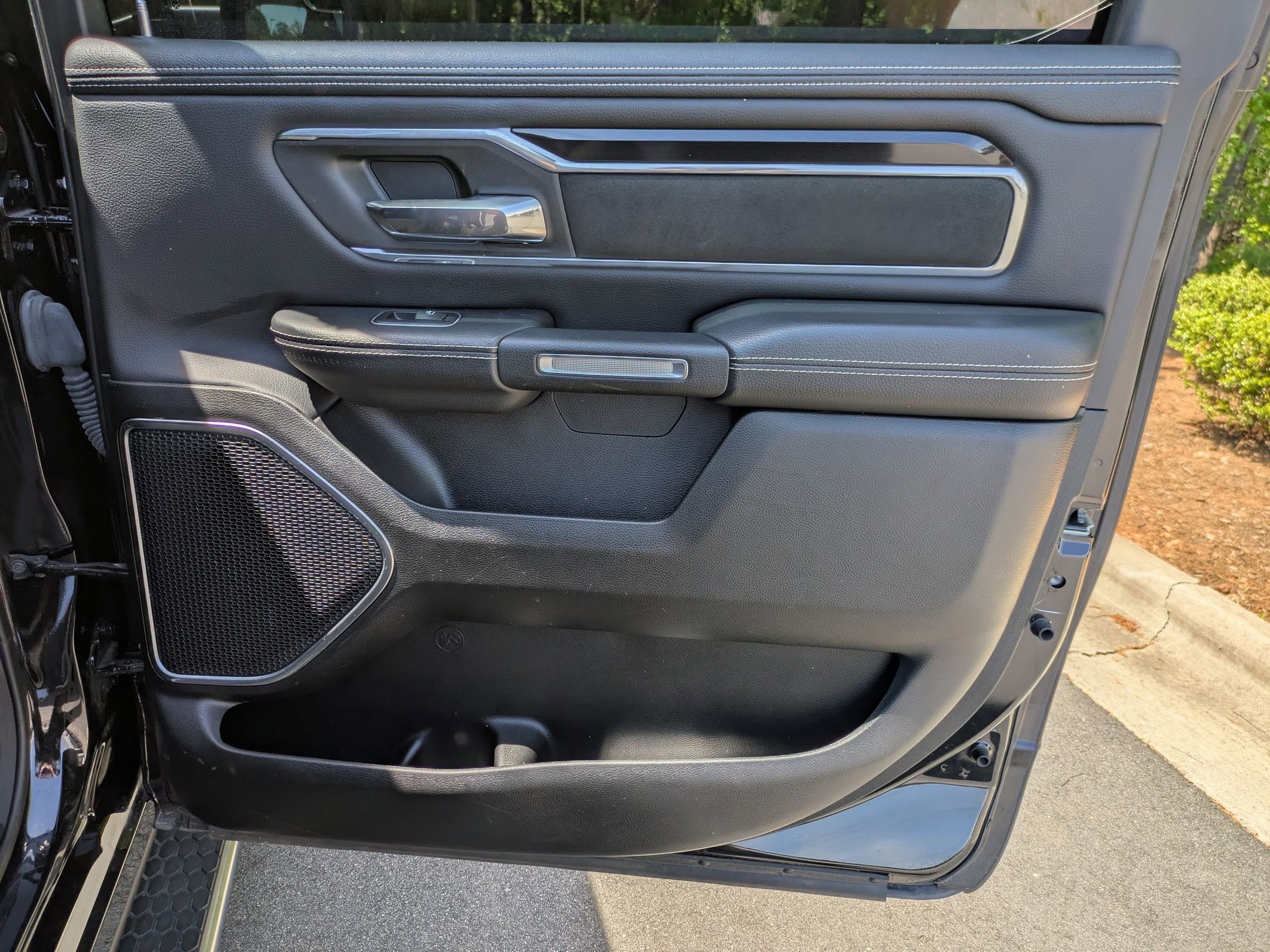 Used 2022 RAM 1500 Laramie w/ Sport Appearance Package AWD/4WD image 33