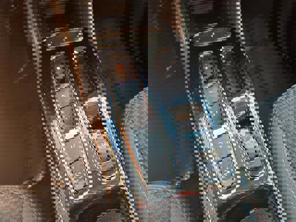 Used 2022 Chevrolet Bolt EUV LT image 16