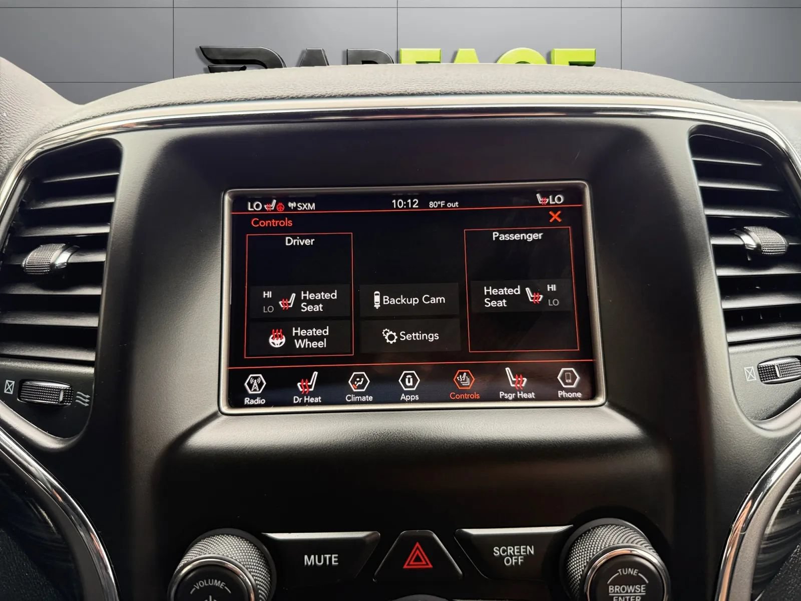 Used 2019 Jeep Grand Cherokee Laredo AWD/4WD image 29