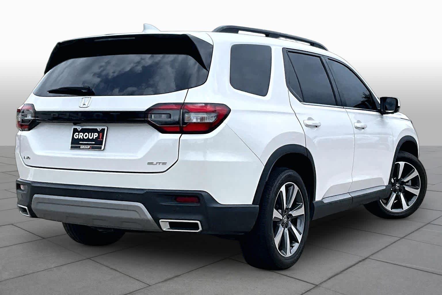 Used 2023 Honda Pilot Elite image 12