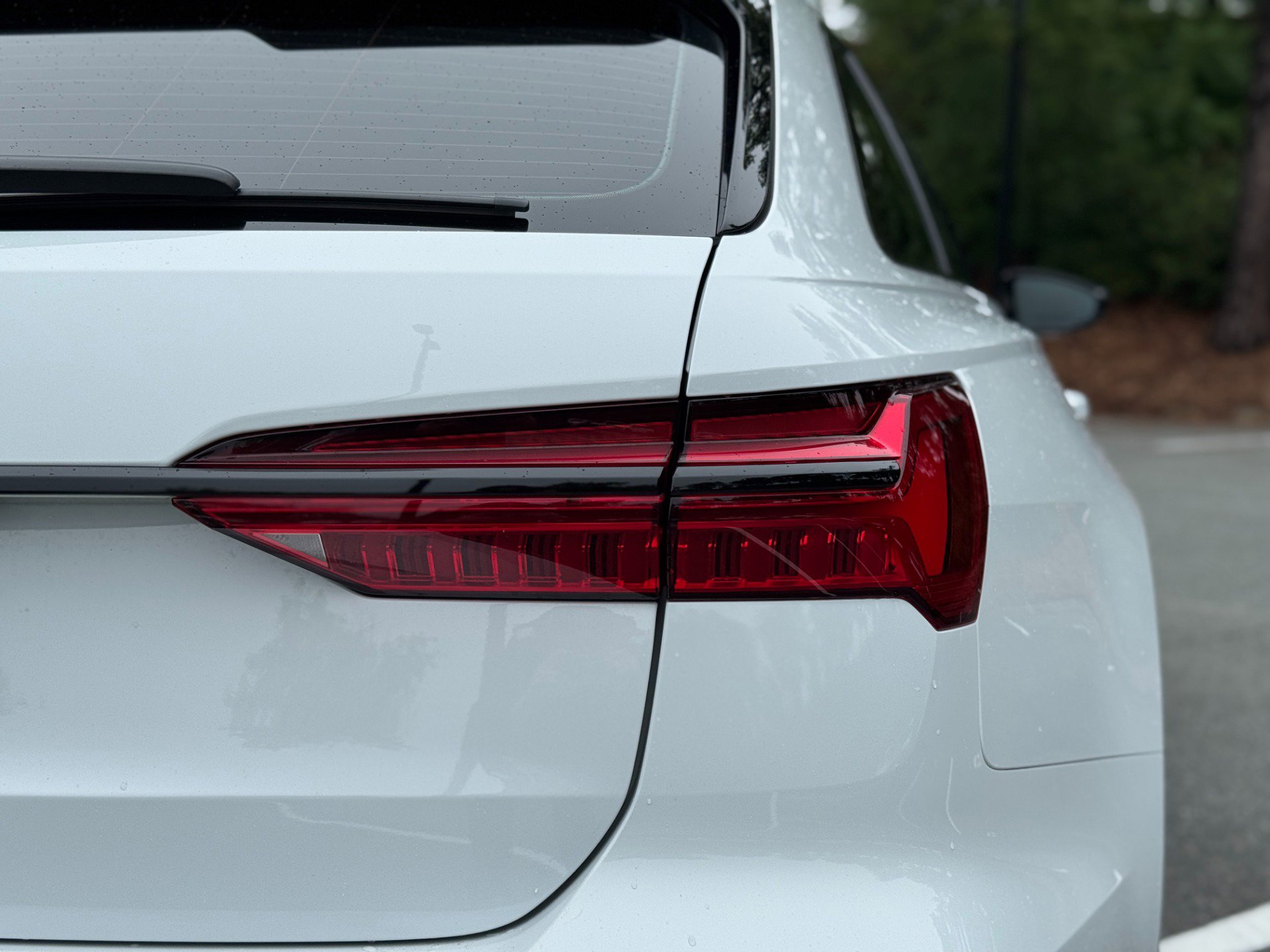 Used 2022 Audi RS 6 w/ Executive Package AWD/4WD image 24