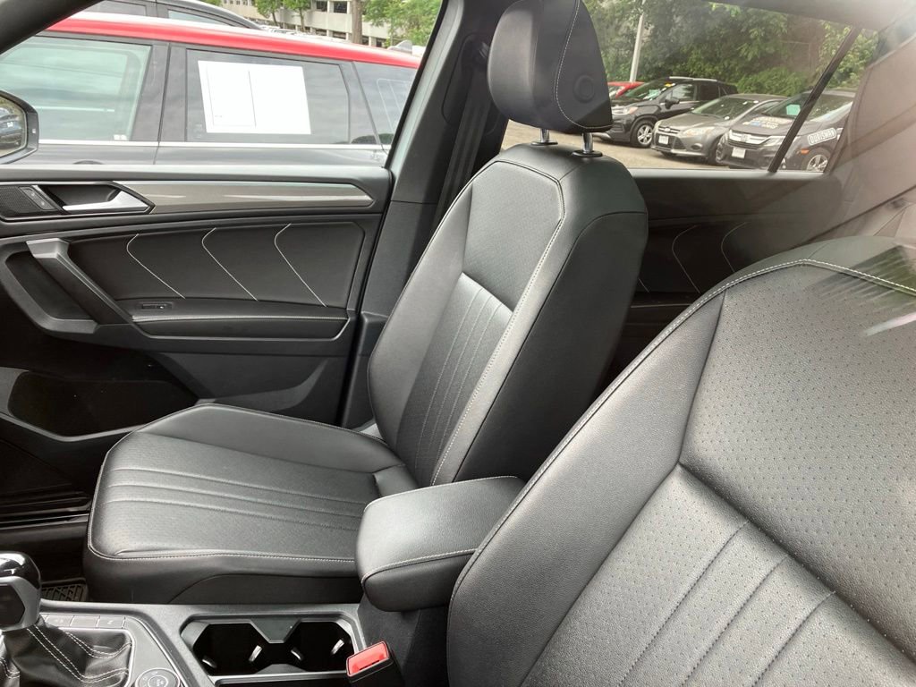 Used 2022 Volkswagen Tiguan SE R-Line AWD/4WD image 6