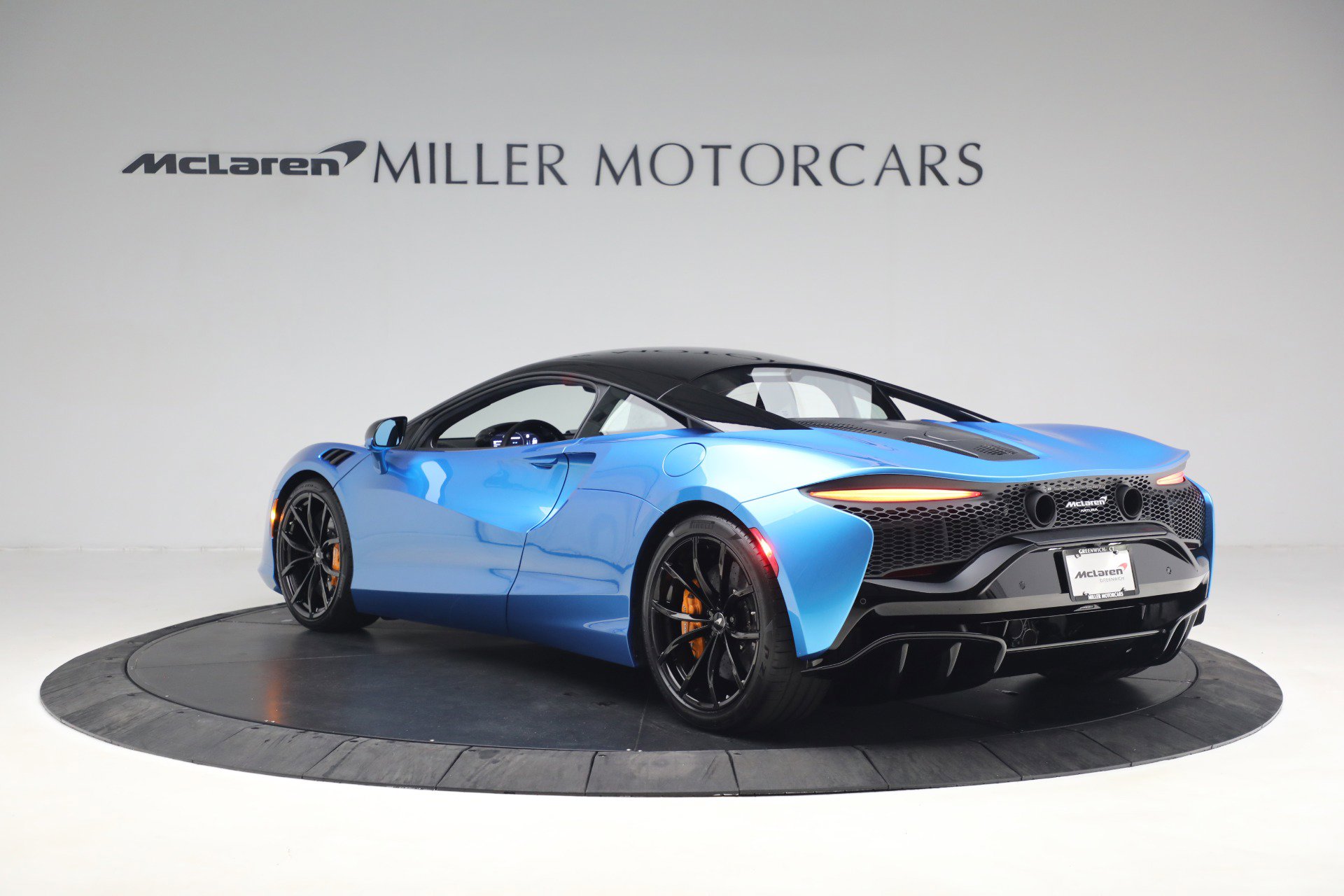 Used 2023 McLaren Artura image 5
