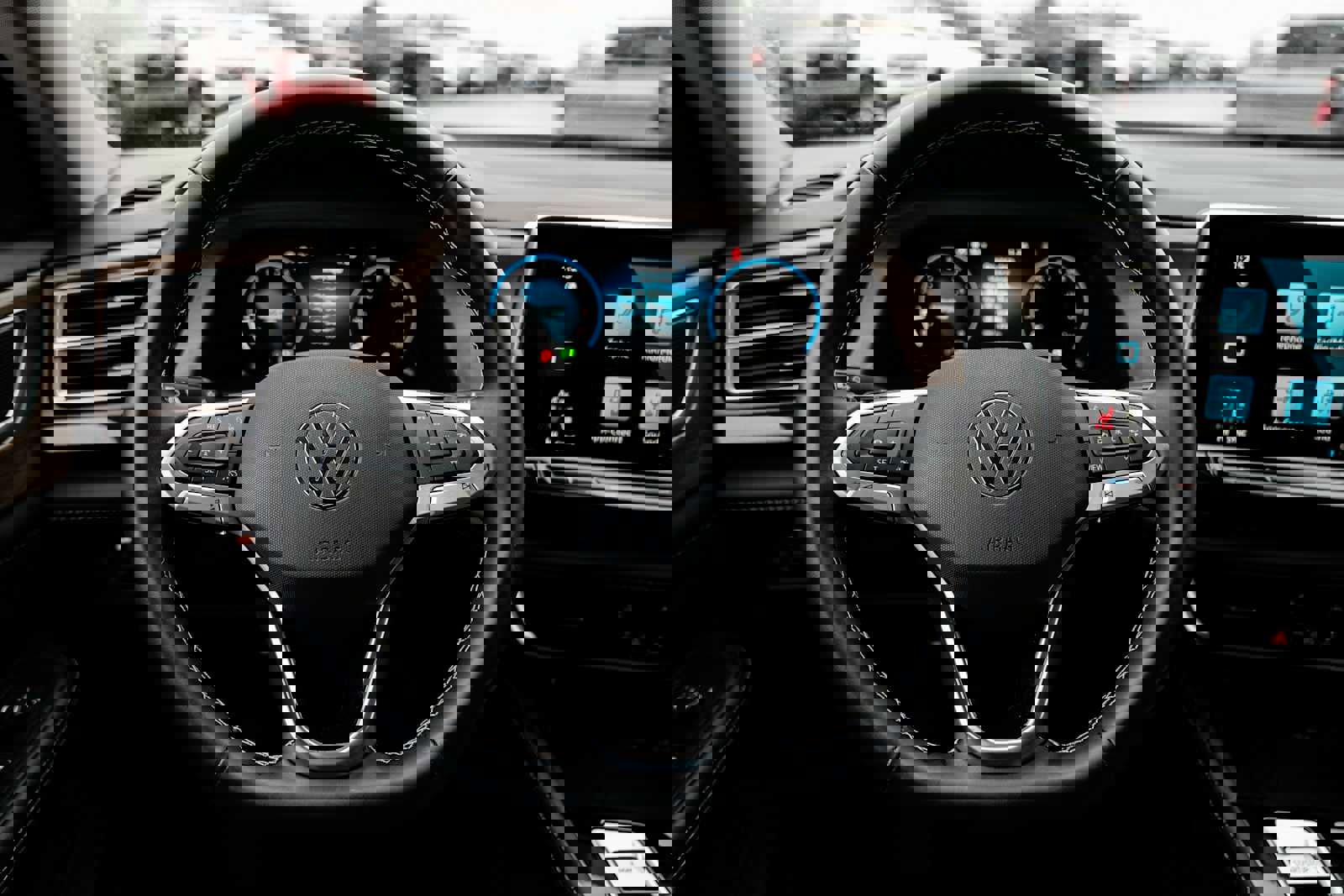 Used 2025 Volkswagen Atlas SE image 19