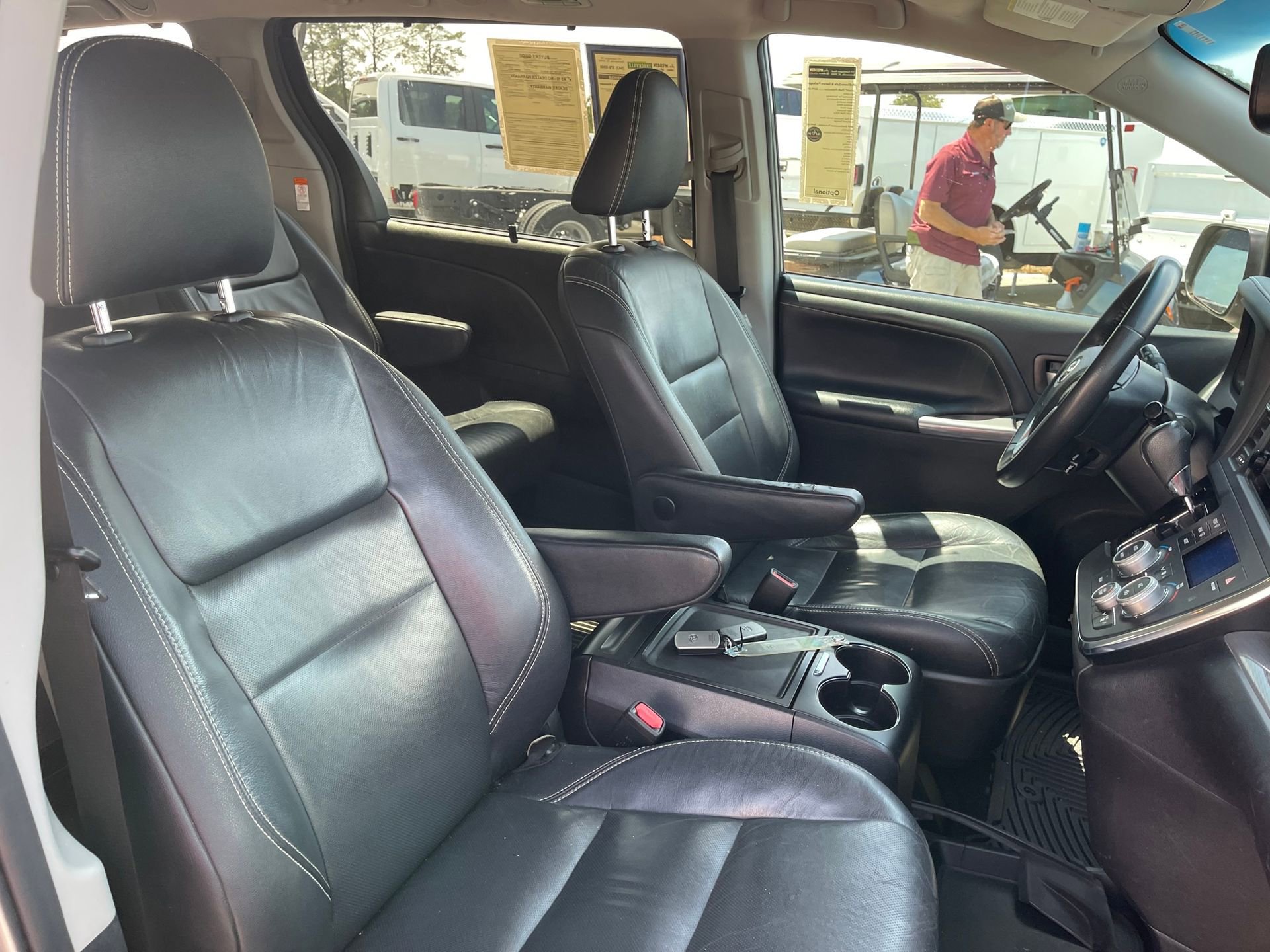 Used 2017 Toyota Sienna SE Premium FWD image 26