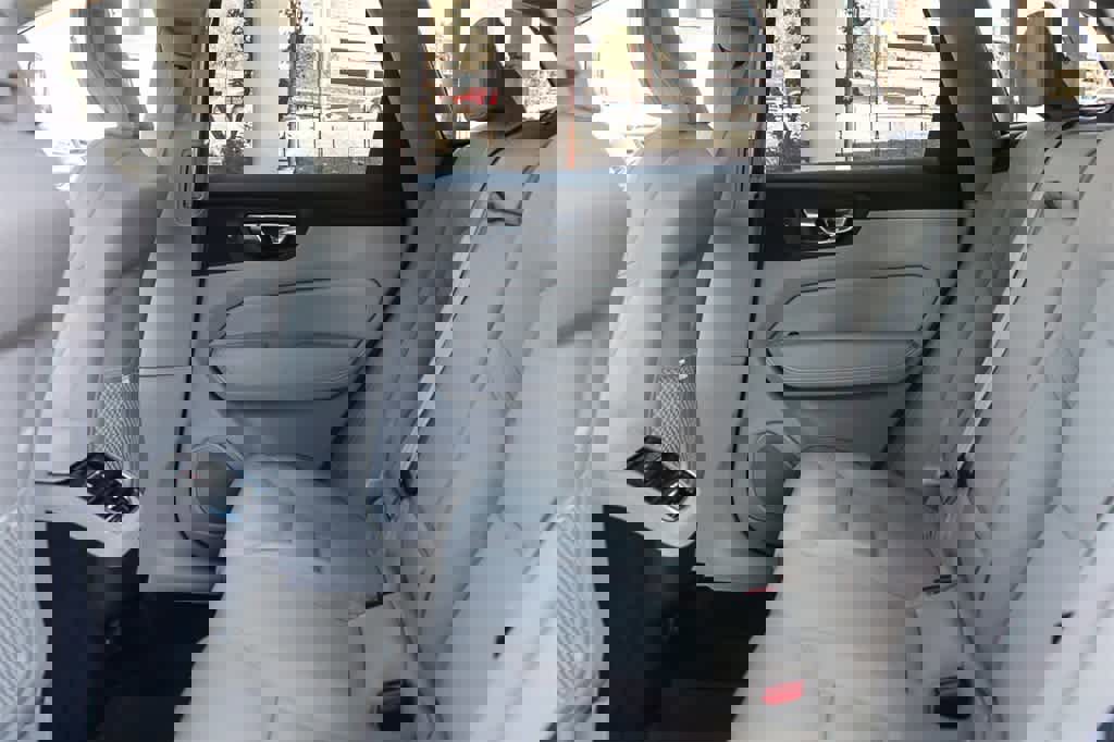 Used 2024 Volvo XC60 B5 Ultimate image 19